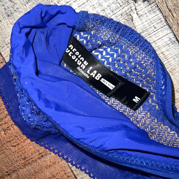 Design Lab Lord & Taylor Lace Bralette bandeau Medium NWT - Picture 3 of 3